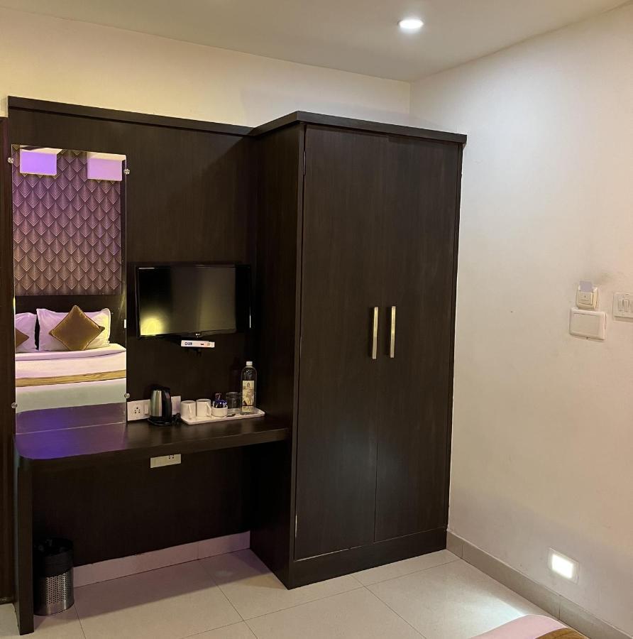 The Porch Inn Hotel/Service Apartments Бангалор Екстериор снимка