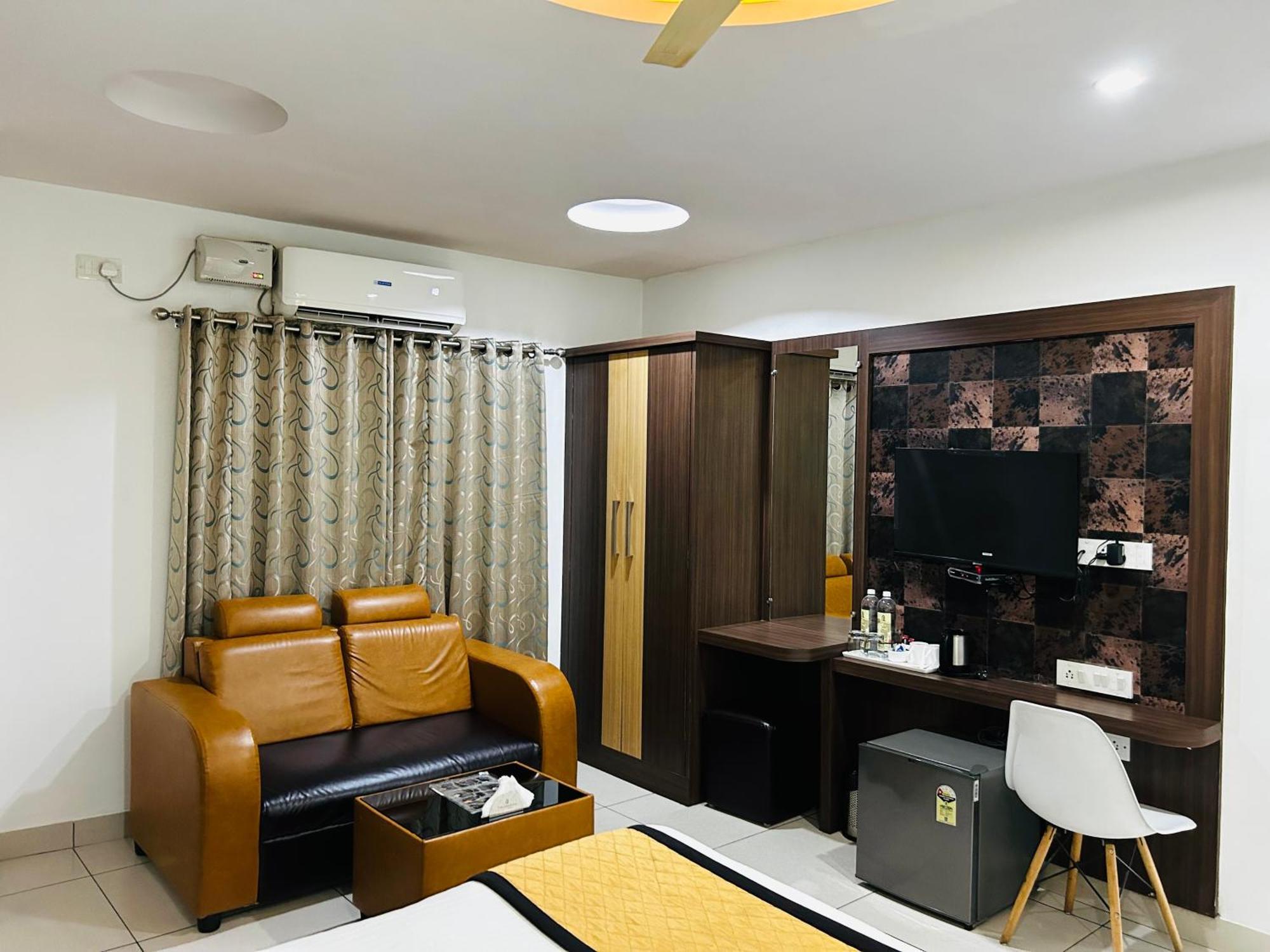 The Porch Inn Hotel/Service Apartments Бангалор Екстериор снимка