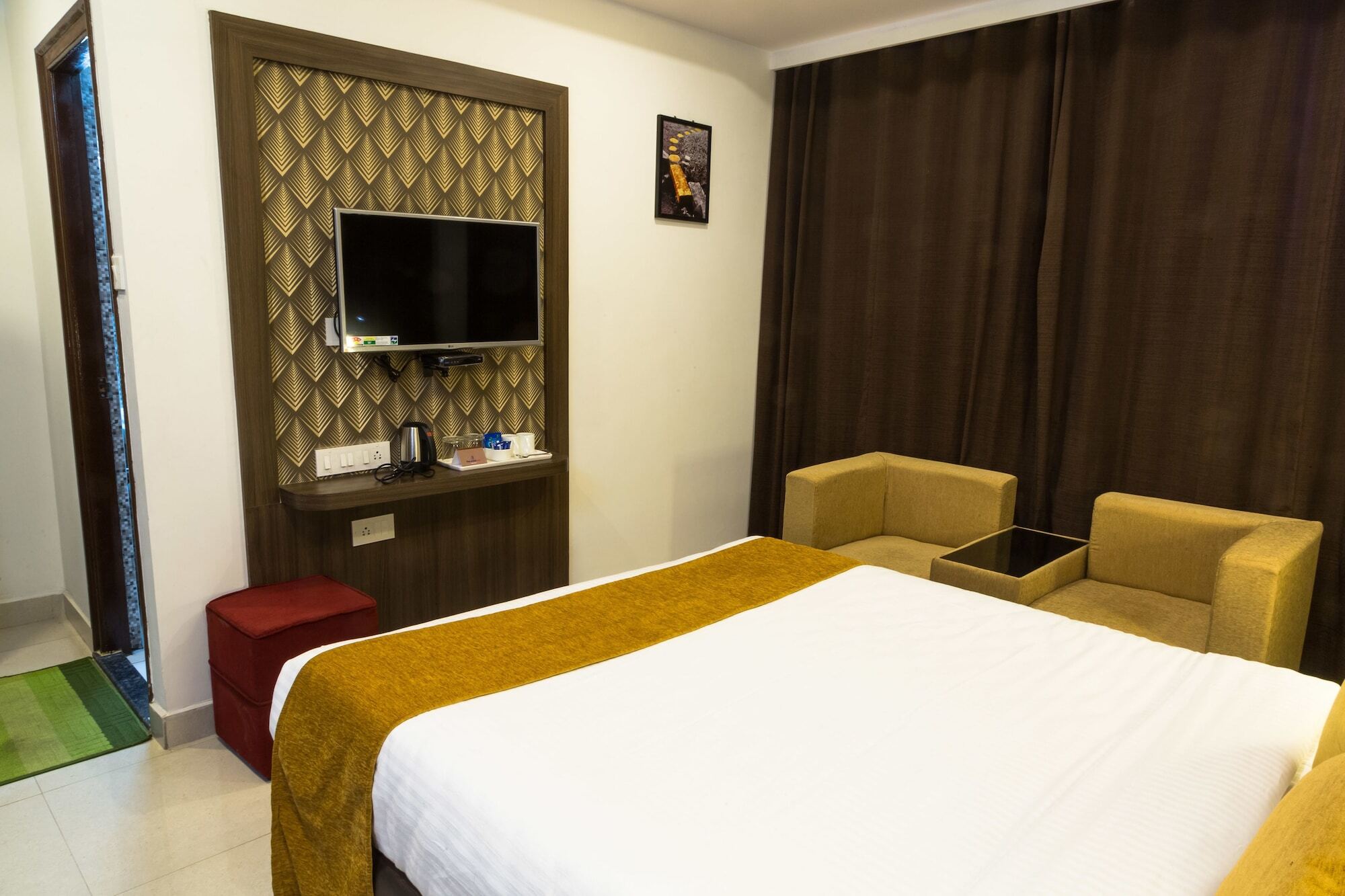The Porch Inn Hotel/Service Apartments Бангалор Екстериор снимка