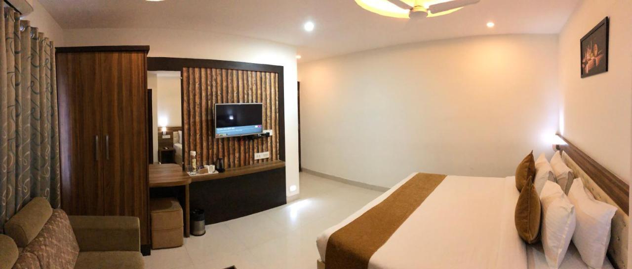 The Porch Inn Hotel/Service Apartments Бангалор Екстериор снимка